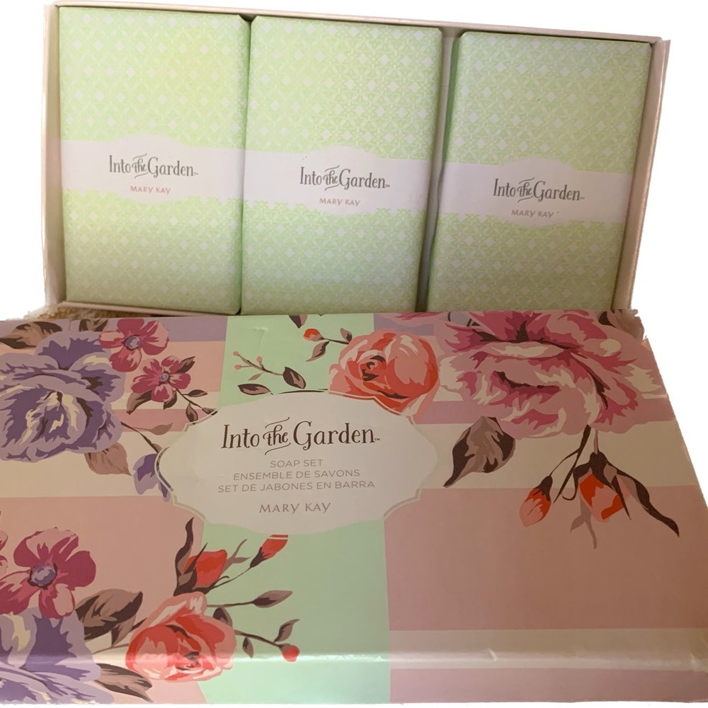 New - Soap Set by Mary Kay